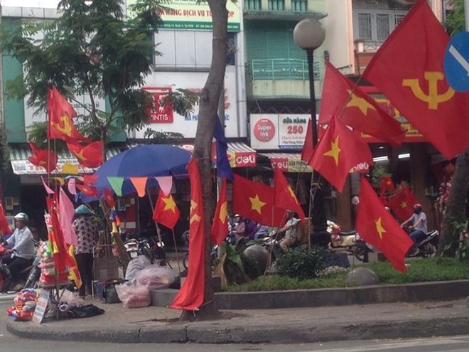 [Trực tiếp] Gia đình Quang Hải dựng rạp, mở tiệc đón người hâm mộ cổ vũ tuyển Olympic Việt Nam gặp UAE - Ảnh 3.