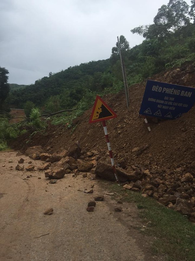 Cận cảnh mưa lũ tàn phá tan hoang, tê liệt giao thông Sơn La - Ảnh 8.