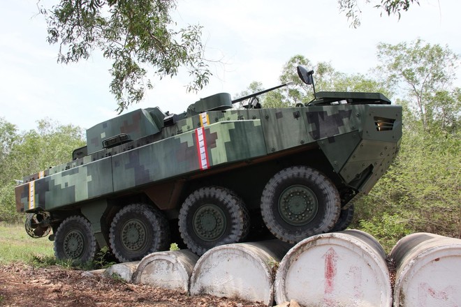 Cận cảnh Thái Lan đưa xe thiết giáp tự chế tạo đi “học bơi” - Ảnh 10.