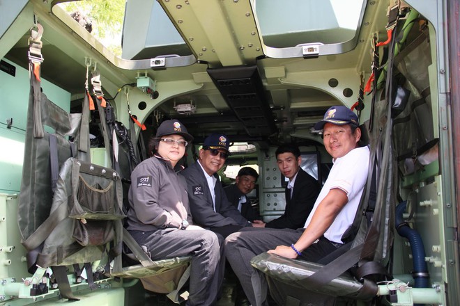Cận cảnh Thái Lan đưa xe thiết giáp tự chế tạo đi “học bơi” - Ảnh 12.