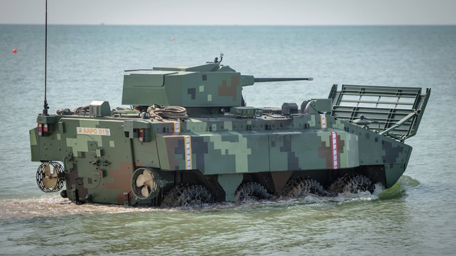 Cận cảnh Thái Lan đưa xe thiết giáp tự chế tạo đi “học bơi” - Ảnh 2.
