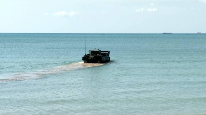 Cận cảnh Thái Lan đưa xe thiết giáp tự chế tạo đi “học bơi” - Ảnh 9.