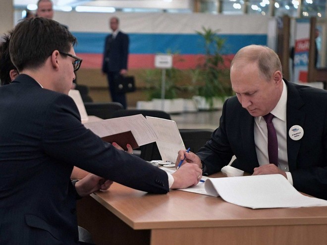 Gặp rắc rối khi đi bầu cử, Tổng thống Putin bị từ chối tới hai lần - Ảnh 7.