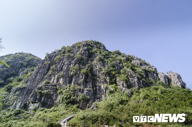 Ngôi chùa Thiên Tạo độc đáo và bí ẩn hang động khổng lồ trong lòng núi Nghệ An - Ảnh 1.