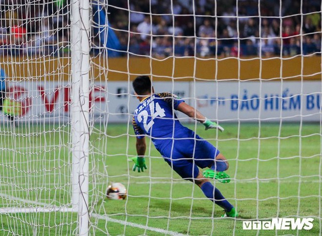 Thủ môn SLNA chơi xuất thần, suýt chặn ngày đăng quang của Hà Nội FC - Ảnh 8.