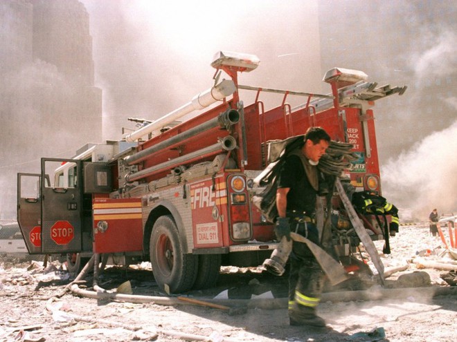 23 bức ảnh nhuốm màu đau thương vụ khủng bố 11/9 - Ảnh 13.