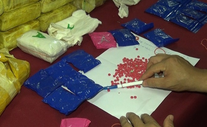 Bắt đối tượng người Lào vận chuyển hơn 100.000 viên ma túy tổng hợp - Ảnh 1.