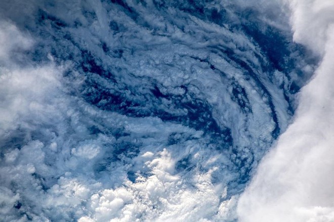 Từ trạm vũ trụ, phi hành gia vẫn rùng mình vì bão Florence - Ảnh 4.