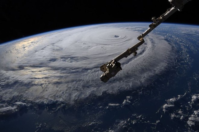 Từ trạm vũ trụ, phi hành gia vẫn rùng mình vì bão Florence - Ảnh 7.