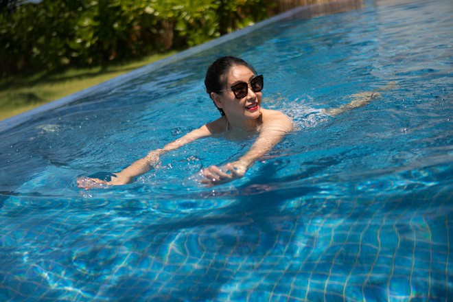 Ở tuổi 42, hoa hậu Hà Kiều Anh vẫn tự tin diện bikini nóng bỏng - Ảnh 2.