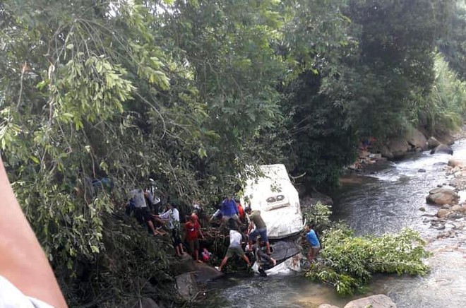 Hiện trường thảm khốc vụ tai nạn 12 người chết, 3 người bị thương ở Lai Châu - Ảnh 1.