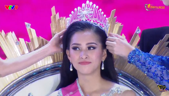 Trần Tiểu Vy đánh bại 43 thí sinh, đăng quang Hoa hậu Việt Nam 2018 - Ảnh 1.