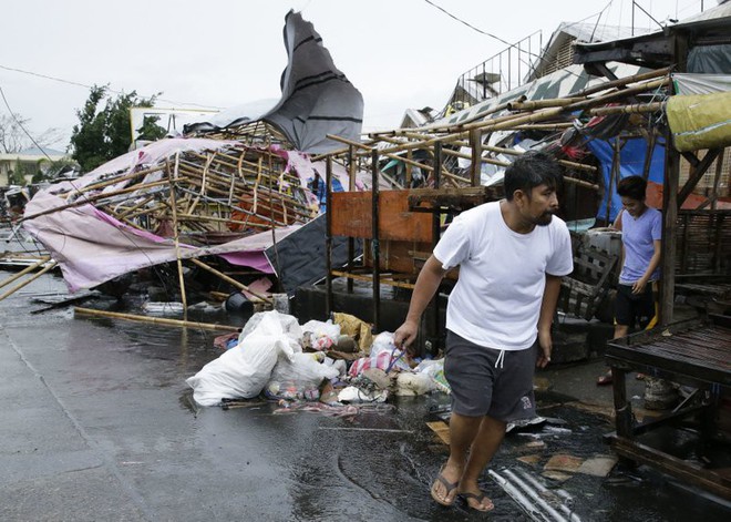 Cảnh tượng như ngày tận thế của siêu bão Mangkhut khi càn quét qua Philippines - Ảnh 6.