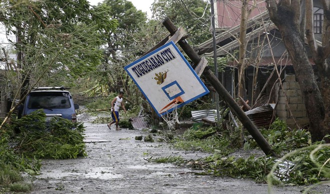Cảnh tượng như ngày tận thế của siêu bão Mangkhut khi càn quét qua Philippines - Ảnh 7.