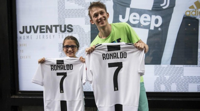 Nhờ Ronaldo, Juventus bán ra số áo bằng cả mùa giải trước - Ảnh 2.