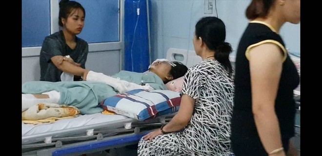 Vụ tai nạn thảm khốc 13 người chết ở Lai Châu: Đại tang ngày về giỗ bố, mong có một phép màu - Ảnh 1.