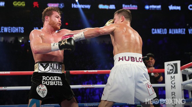 Canelo Alvarez đánh bại Gennady Golovkin trong trận tranh đai siêu kịch tính - Ảnh 8.