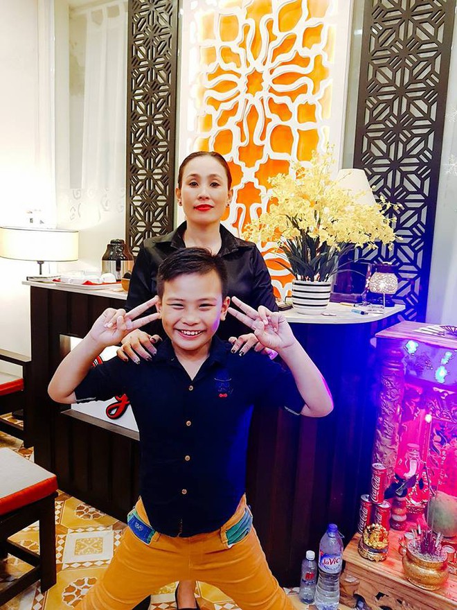 Nhan sắc trẻ trung, sành điệu của mẹ ruột Hoa hậu Trần Tiểu Vy - Ảnh 5.
