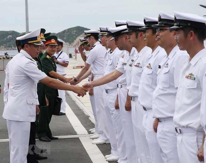 Hình ảnh tàu ngầm của lực lượng phòng vệ Nhật Bản cập cảng Cam Ranh - Ảnh 5.