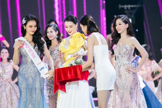 Á hậu Trang sức Thái Như Ngọc và chút tiếc nuối cho Tân Hoa hậu Trần Tiểu Vy - Ảnh 7.