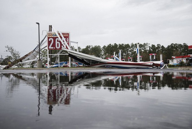 Ảnh: Bờ Đông nước Mỹ tan hoang, nước không ngừng dâng cao do bão Florence - Ảnh 4.
