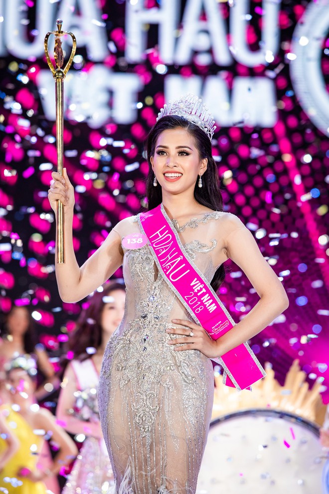 Người đẹp 18 tuổi Trần Tiểu Vy đăng quang Hoa hậu Việt Nam 2018 - Ảnh 7.
