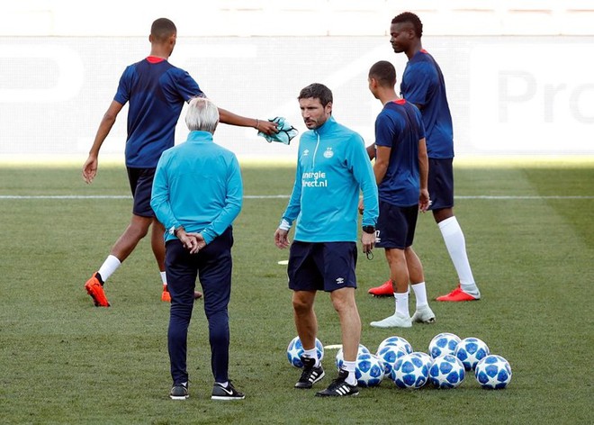 Mark van Bommel: Đừng sợ hãi ‘cái áo có chữ Messi’ - Ảnh 3.