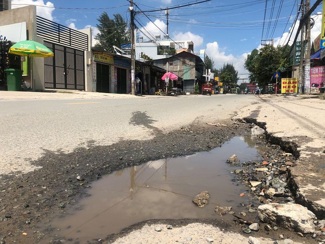 Vụ thanh niên bị 4 sinh viên truy sát đến chết ở Sài Gòn: Nguyên nhân xuất phát từ vũng nước mưa? - Ảnh 1.