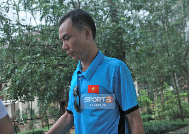 Bố Đức Huy ân cần dặn dò Văn Toàn trước trận HAGL chạm trán Hà Nội FC - Ảnh 2.