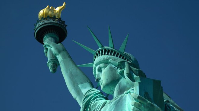 Sự thật ít người biết đằng sau bức tượng Nữ thần Tự do nổi tiếng nhất nước Mỹ - Ảnh 1.