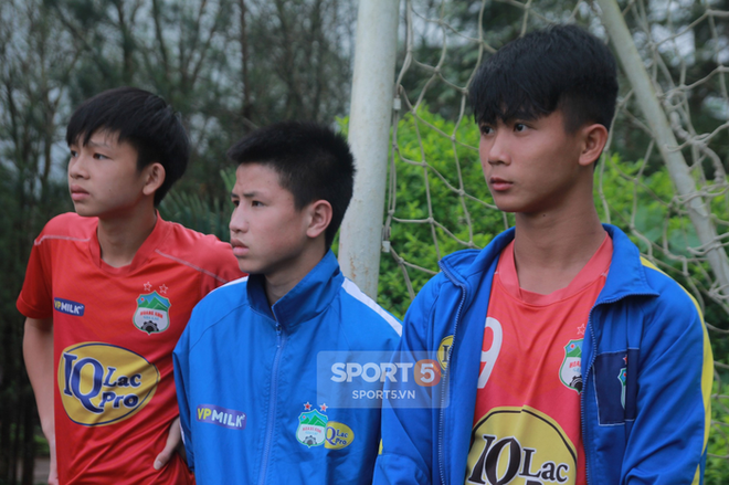 Bố Đức Huy ân cần dặn dò Văn Toàn trước trận HAGL chạm trán Hà Nội FC - Ảnh 5.