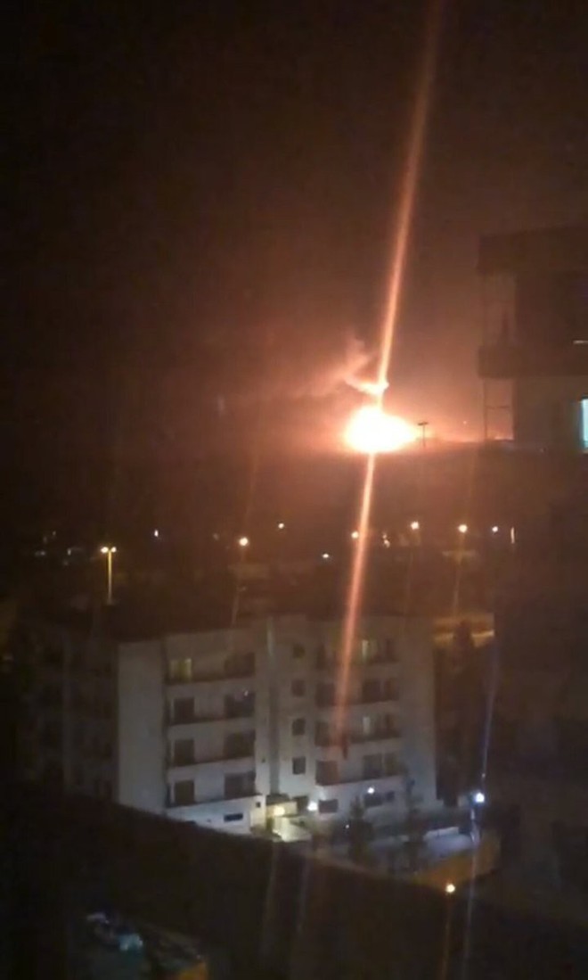 NÓNG: Nhiều tiếng nổ lớn ở Damascus - Syria đã bị tấn công? - Ảnh 2.