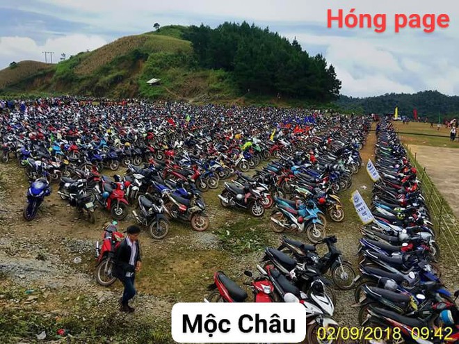 Đường lên Tam Đảo và Mộc Châu kẹt cứng ngày lễ, nhiều phượt thủ muốn quay về cũng bó tay - Ảnh 2.