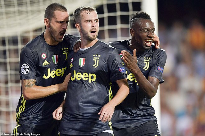 Ronaldo nhận thẻ đỏ, Juventus vẫn giành trọn 3 điểm ngay trên sân của cường địch - Ảnh 2.