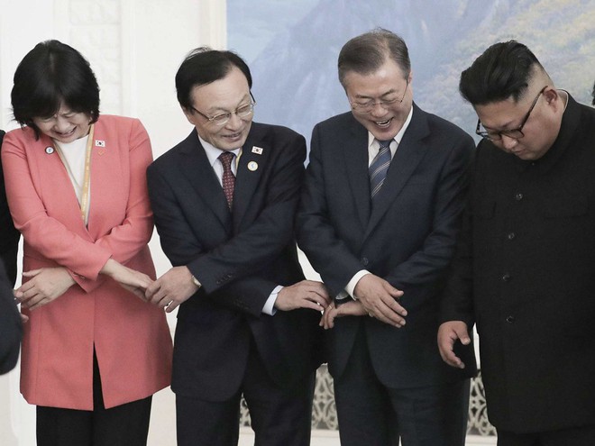TT Hàn Quốc khép lại hành trình đẹp như mơ, lãnh đạo Triều Tiên tặng quà khủng - Ảnh 10.