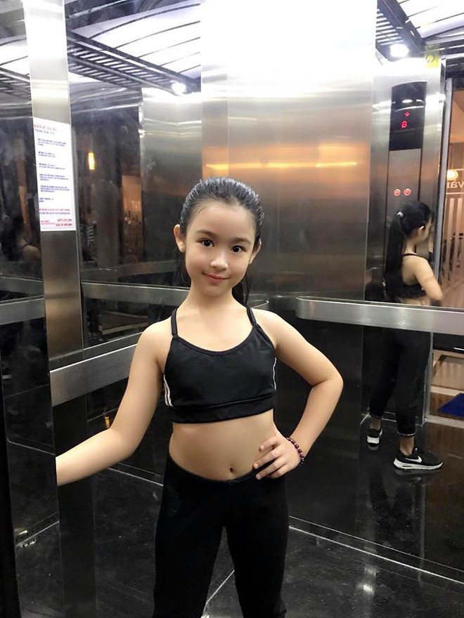 Cuộc sống sang chảnh của cô bé 10 tuổi gây sốt đêm chung kết Hoa hậu Việt Nam - Ảnh 14.