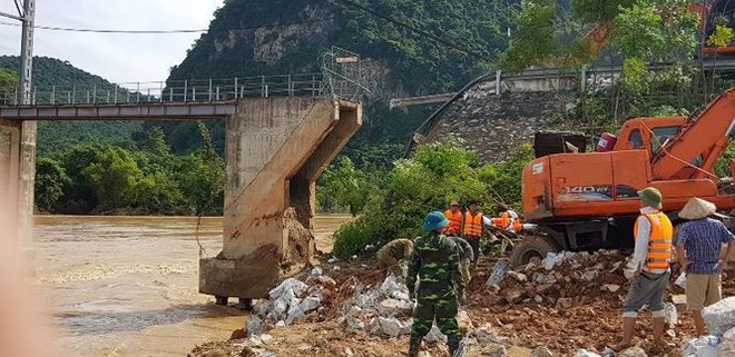 Cầu Chôm Lôm được nối lại, hơn 2.500 người dân có thể qua sông - Ảnh 2.