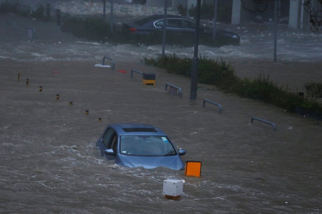 Những hình ảnh ghi lại sự ác liệt của Mangkhut - siêu bão mạnh nhất thế giới trong năm nay - Ảnh 11.