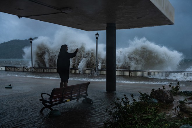 Những hình ảnh ghi lại sự ác liệt của Mangkhut - siêu bão mạnh nhất thế giới trong năm nay - Ảnh 17.