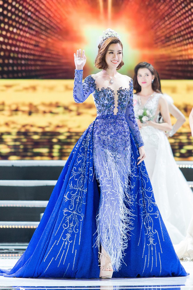 Hoa hậu Việt Nam ngày mới đăng quang: Người bị ném đá về nhan sắc, kẻ được cả truyền thông quốc tế tán dương - Ảnh 28.