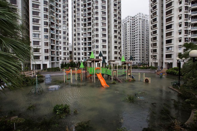 Những hình ảnh ghi lại sự ác liệt của Mangkhut - siêu bão mạnh nhất thế giới trong năm nay - Ảnh 7.