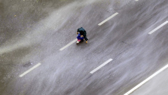 Những hình ảnh ghi lại sự ác liệt của Mangkhut - siêu bão mạnh nhất thế giới trong năm nay - Ảnh 9.