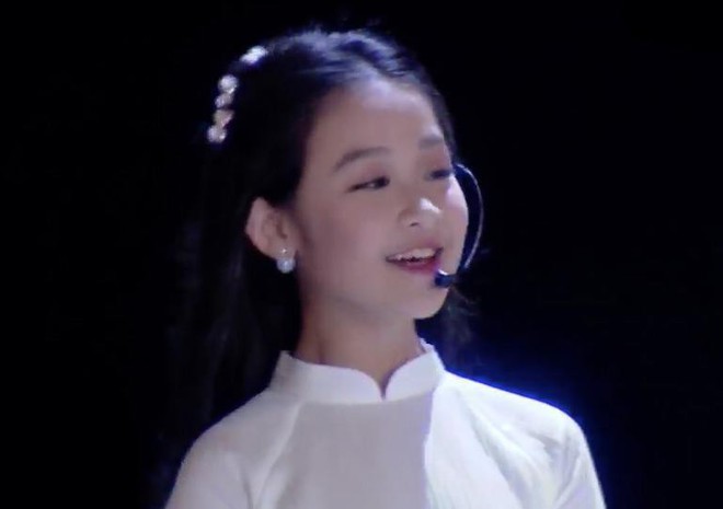 Cuộc sống sang chảnh của cô bé 10 tuổi gây sốt đêm chung kết Hoa hậu Việt Nam - Ảnh 2.