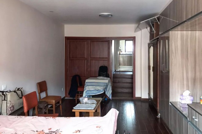 Ngôi nhà cổ 30m² trong ngõ nhỏ được bố và con trai yêu nghệ thuật tự tay thiết kế lại, hoàn hảo đến từng mét vuông - Ảnh 2.