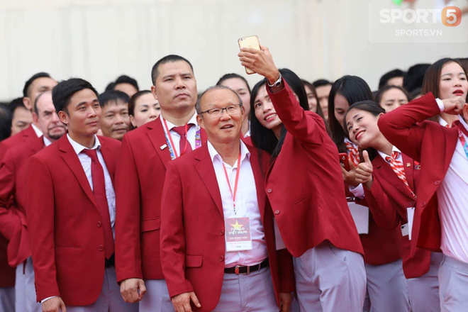 HLV Park Hang-seo: Tôi chẳng bận tâm liệu có kết thúc đẹp với bóng đá Việt Nam hay không - Ảnh 1.