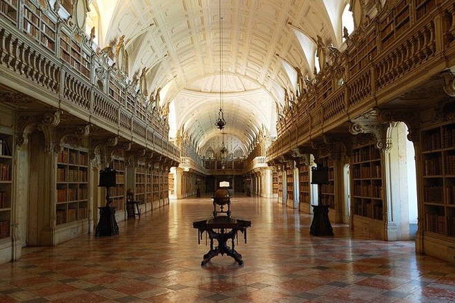 Sửng sốt trước vẻ đẹp cổ kính và hoành tráng của các thư viện thế giới - Ảnh 2.