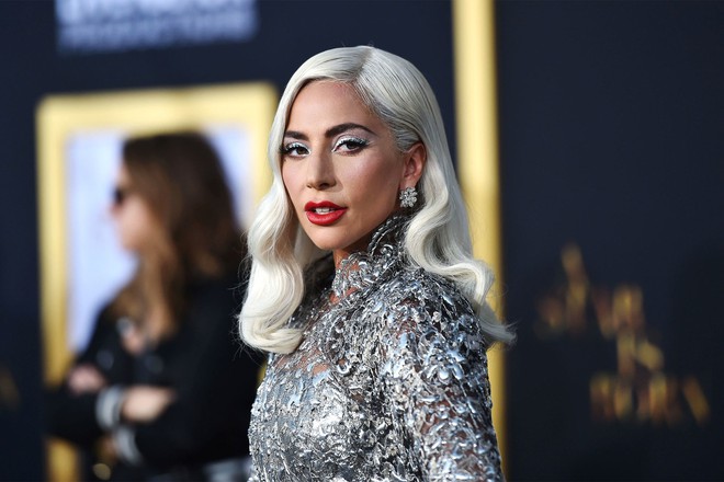 Lady Gaga giản dị bất ngờ, không còn cầu kỳ dị như xưa - Ảnh 1.