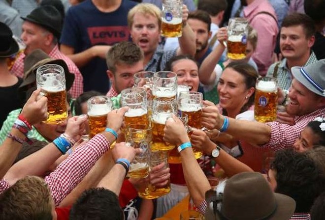 Những hình ảnh ấn tượng trong lễ hội bia Oktoberfest lớn nhất thế giới - Ảnh 14.