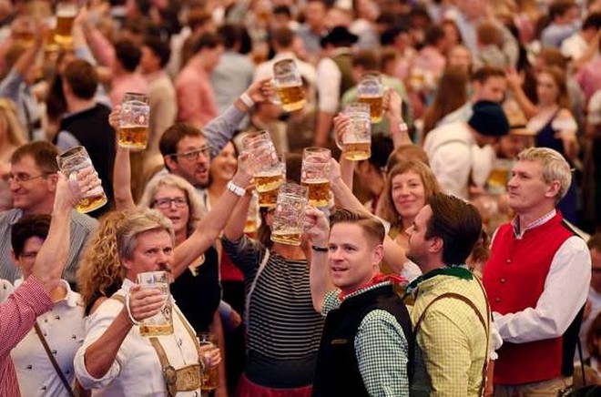 Những hình ảnh ấn tượng trong lễ hội bia Oktoberfest lớn nhất thế giới - Ảnh 16.