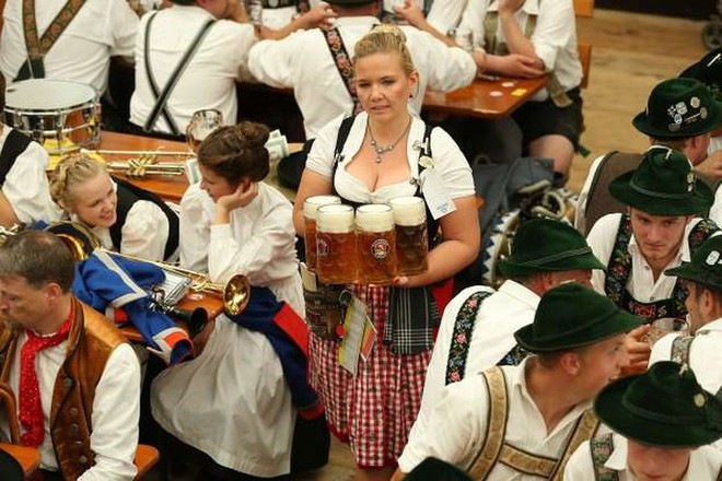 Những hình ảnh ấn tượng trong lễ hội bia Oktoberfest lớn nhất thế giới - Ảnh 3.